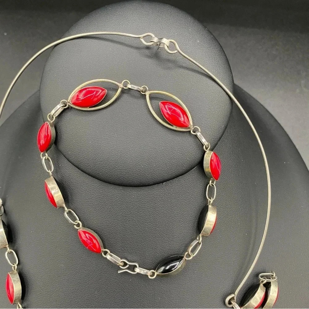 Vintage Art Deco Reversible Red and Black Teardrop Necklace and Bracelet Set - Picture 4 of 16